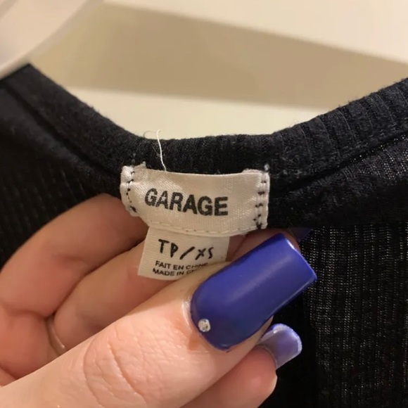 Black garage cropped shirt size extra small. - Picture 2 of 3